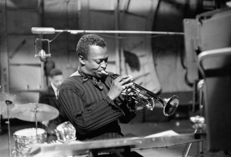Miles Davis heeft destijds meer dan één genialiteit bijeen geblazen. Beeld Getty Images