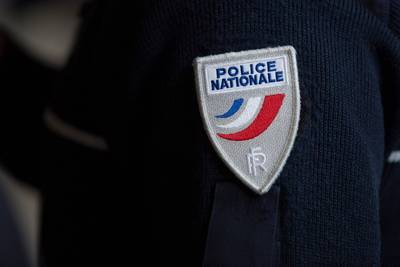 Un homme qui “menaçait” des policiers avec une “lame de boucher” tué à Paris