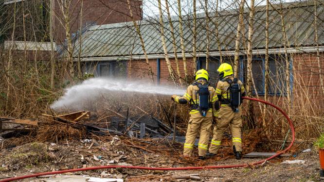 Brand bij beddenzaak Nijkerk blijkt stapel afvalhout: ‘Hier is zeker een hartig woordje over gesproken’