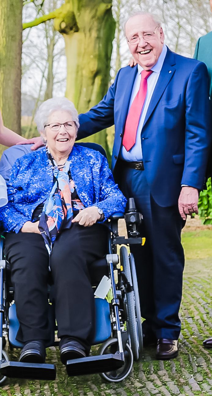 Hein en Rina Busker- van der Poel uit Zaltbommel zijn op 18 november 60 jaar getrouwd.