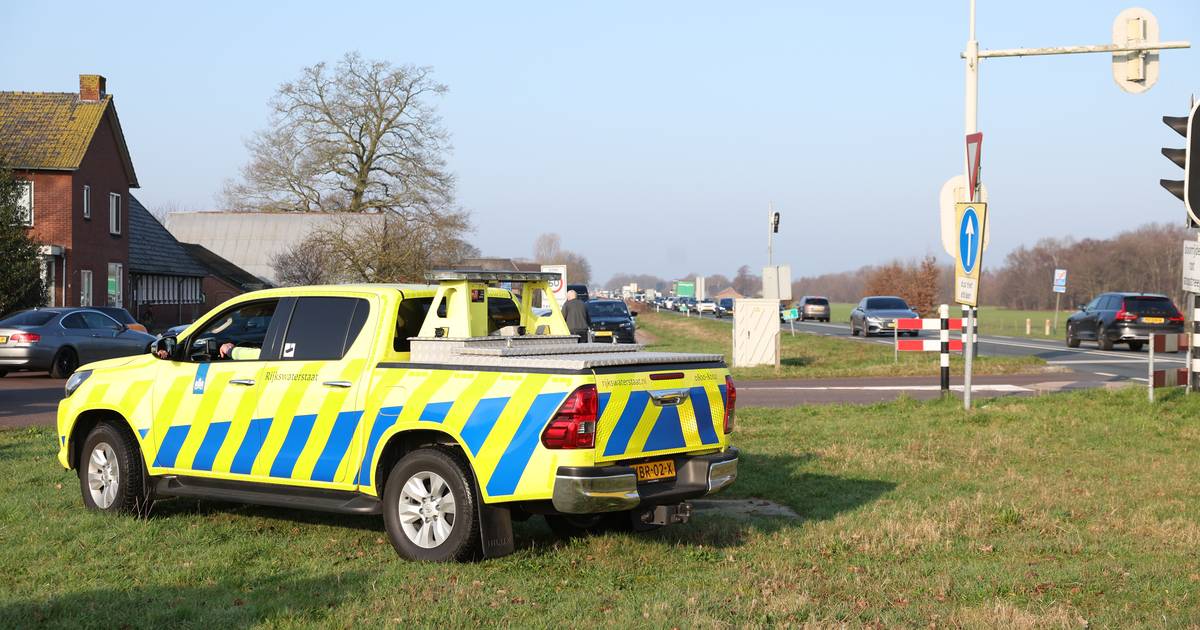 File tussen Nijverdal en Wierden door ongeluk.