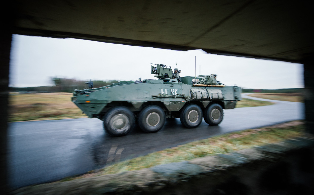 Archieffoto van een Zweeds militair voertuig dat deel uitmaakt van de Noordelijke Battlegroup van de EU. Daarin werkten zeven noordelijke EU-landen samen. Tot daadwerkelijke inzet kwam het nooit.  Beeld Hollandse Hoogte / AFP