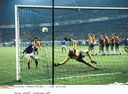 Van Breukelen als doelman voor Oranje in een wedstrijd tegen Frankrijk