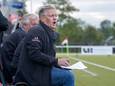 Jan Fluit op de bank bij Advendo'57 tijdens de gewonnen nacompetitiewedstrijd tegen EFC'58.