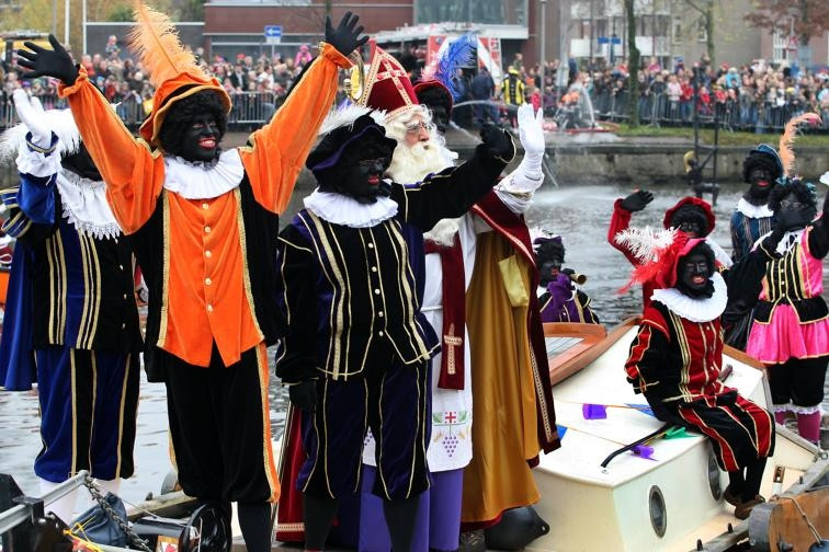 Intiem Honger Meestal Enorme meute begroet Sinterklaas | Foto | destentor.nl