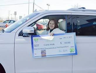 Echtgenote van slachtoffer Amerikaanse shutdown wint SUV én 100.000 dollar met lotto