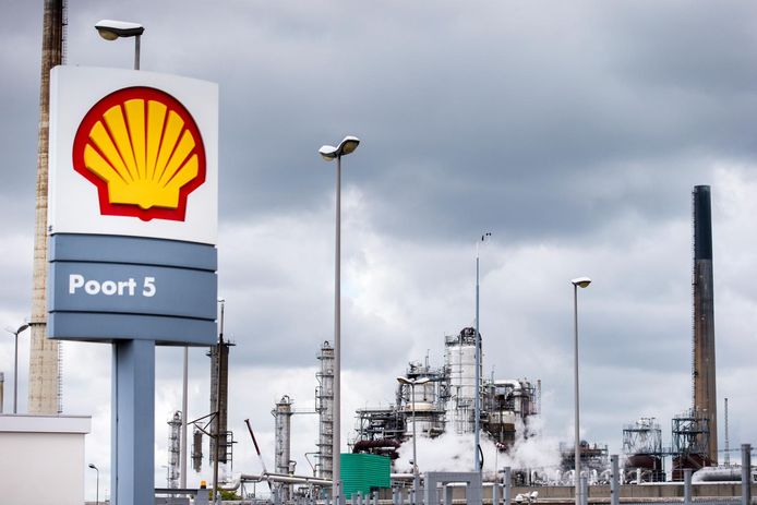 Raffinaderij Shell Pernis, de grootste raffinaderij van Europa en een van de grootste van de wereld.