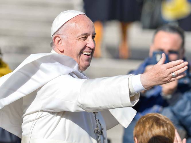 Een kusje van de paus: diepste wens van ex-kankerpatiëntje gaat in vervulling
