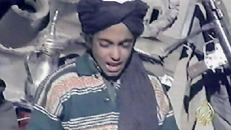 Een jonge Hamza bin Laden in 2001 op een video die is uitgezonden door Al Jazeera. Beeld epa