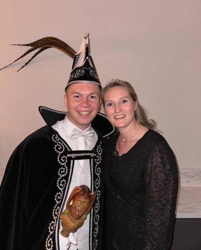 Romantische afsluiting van carnaval op De Plattevonder: prins Rowan vraagt zijn prinses ten huwelijk