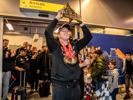 Dakar-winnaars onthaald op Eindhoven Airport: ‘Die titel wil ik volgend jaar verdedigen’