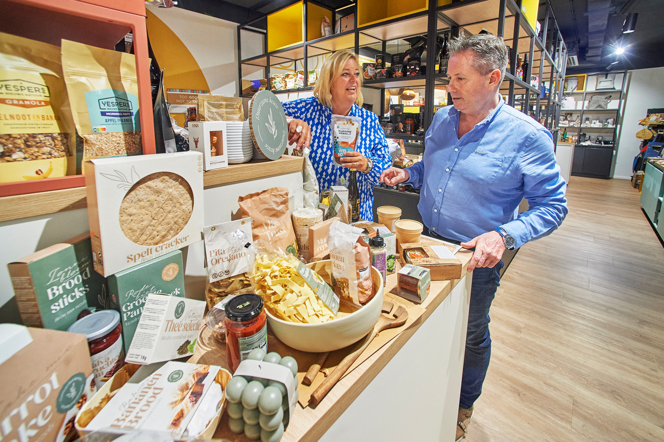 Midden in de zomer een kerstpakket kiezen bij Doegoods ‘Het inpakken