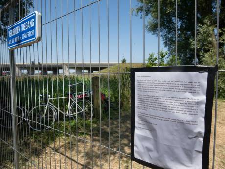 Krakers nemen ‘het heft in eigen hand’ en bezetten lap grond in Nieuwegein vanwege woningnood
