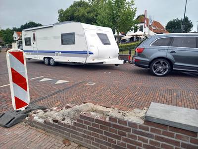 Vervloekte muurtjes Elburg eindelijk vervangen voor meerpalen, want ‘die zijn eenvoudig te herstelle