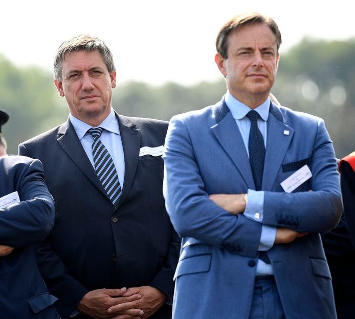 N-VA-voorzitter Bart De Wever (rechts) en vice-premier Jan Jambon (links).
