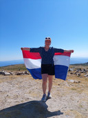 Manouk uit Almelo overnacht met miljoen jongeren in het park voor glimp