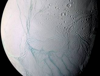 “Dit is ongelooflijk”: zoektocht naar buitenaards leven krijgt nieuwe wending met 'essentiële' ontdekking op maan van Saturnus