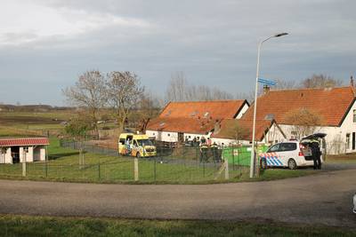 Man zwaargewond naar het ziekenhuis na val van dak in Appeltern