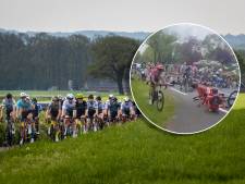 Flink deel peloton hard onderuit bij massale valpartij in Ronde van Overijssel: vier renners naar ziekenhuis