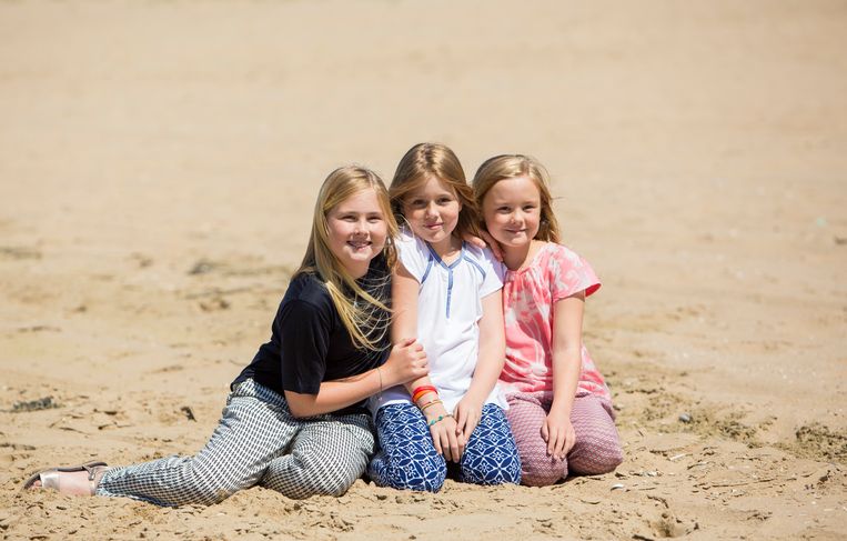 WASSENAAR, NETHERLANDS - JULY 10: (L-R) Princess Amalia, Princess Alexia and Princess Ariane of The Netherlands pose for pictures on July 10, 2015 in Wassenaar, Netherlands.  (Photo by Freekvan den Bergh/Getty Images) Beeld Getty Images