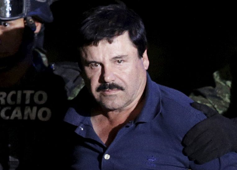 Een foto van zijn El Chapo kort na zijn arrestatie. Beeld REUTERS