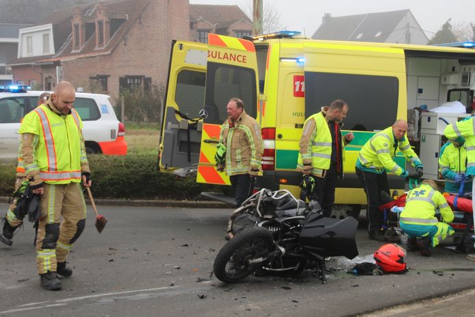 Het ongeval gebeurde op het kruispunt van Oudenaardsesteenweg, Dorpsstraat en Zevekootstraat in Erpe.