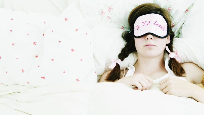 duik eindelijk op tijd je bed in met deze tips gezond ad nl