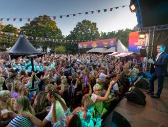 Polonaise in aantocht bij Kerstproeverij Vincentiusvereniging