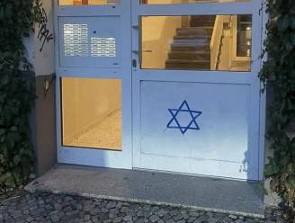 Onbekenden spuiten Davidster op deuren in Berlijn, politie opent onderzoek: imitatie van Jodenvervolging in jaren 30