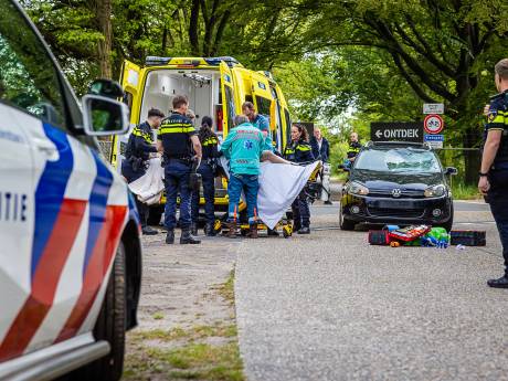 Wielrenner zwaargewond bij botsing met auto in Soesterberg