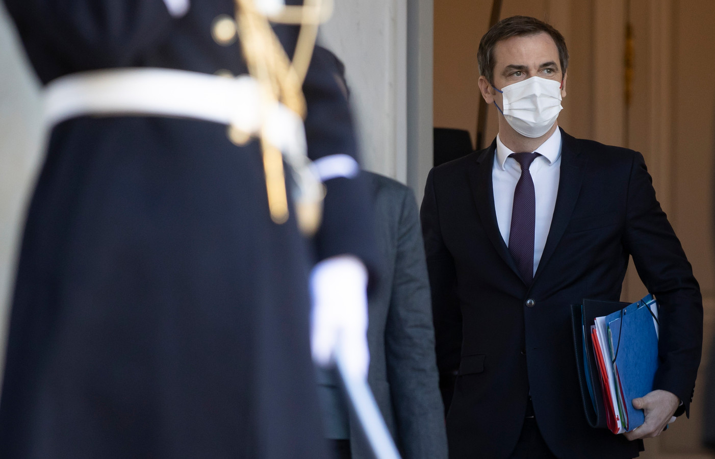 De Franse gezondheidsminister Olivier Véran wil per week vijf miljoen prikken zetten.