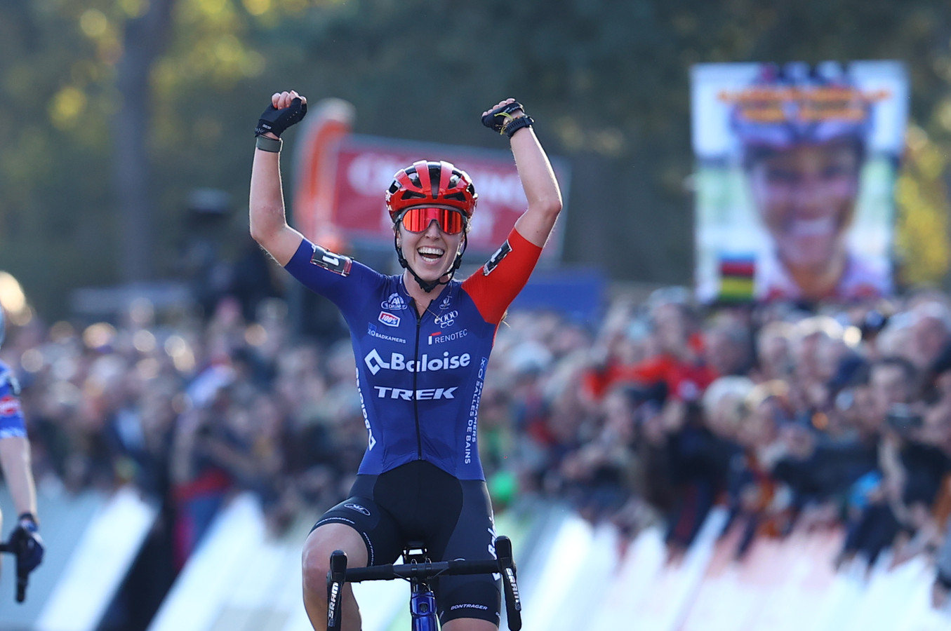 Shirin Van Anrooij wint wereldbekercross op Beekse Bergen ‘Vooraf