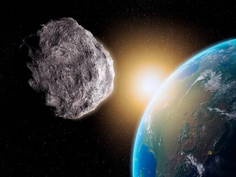 Superasteroïde scheert zo dicht langs de aarde dat die met een kleine telescoop te zien is