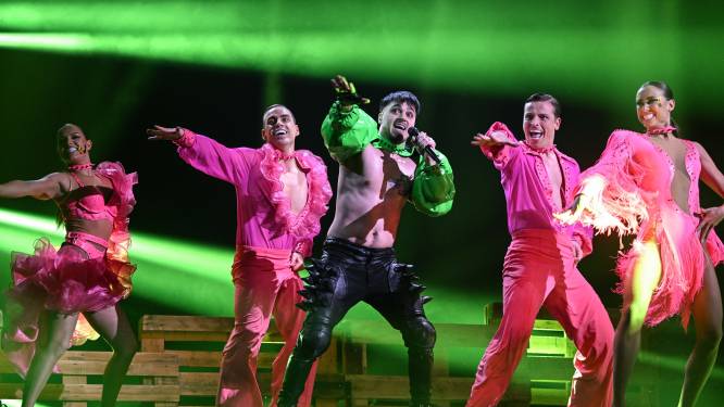 Opvallende Finse songfestival-act met vastgebonden dansers en polonaise scoort bij de bookmakers