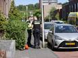 Agenten doen onderzoek na de steekpartij in een huis  aan de Reuzenreigerstraat in de Haagse wijk Ypenburg.