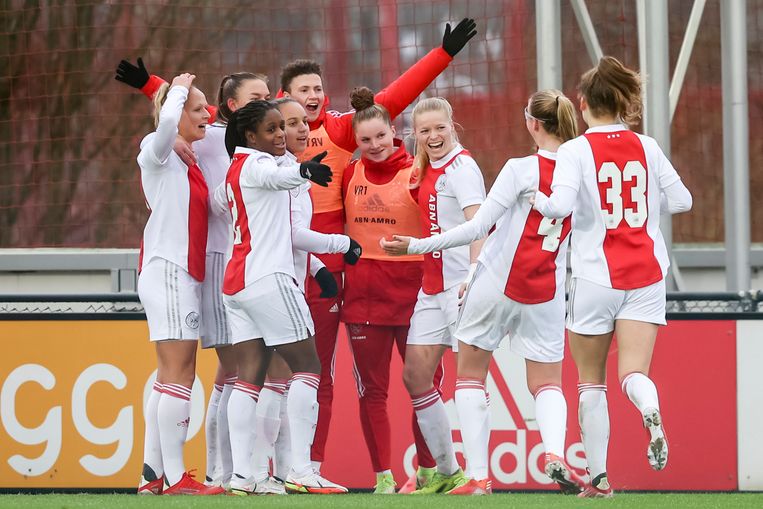 Bemiddelaar bitter met tijd Ajax Vrouwen winterkampioen dankzij 2-0 overwinning op Feyenoord | Het  Parool