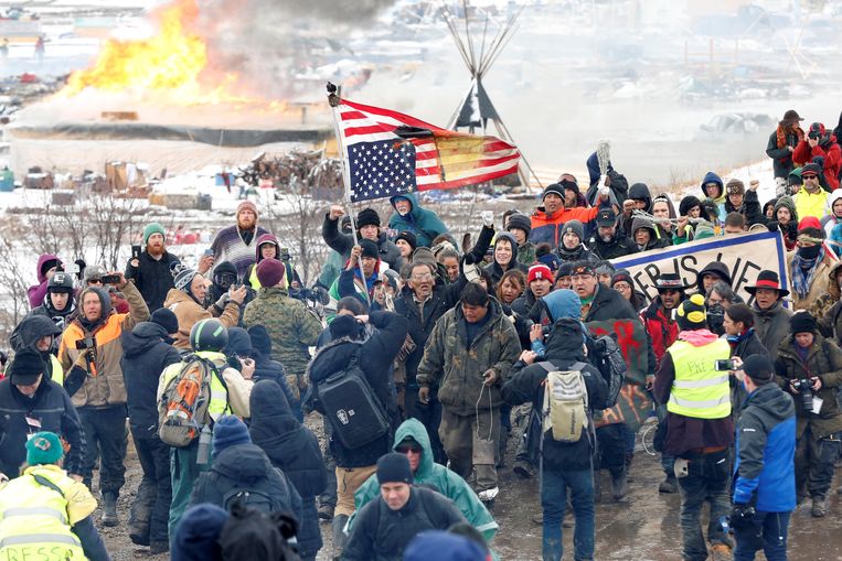 Tegenstanders van de Dakota Access-oliepijpleiding in 2017.  Beeld REUTERS