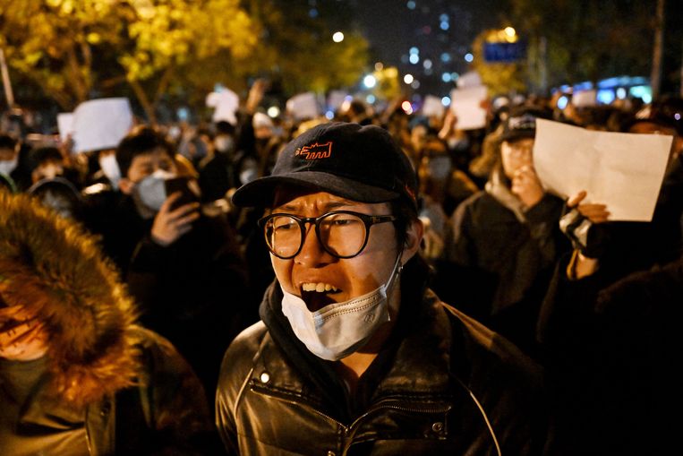 Protestmars in Beijing tegen het zerocovidbeleid.  Beeld AFP