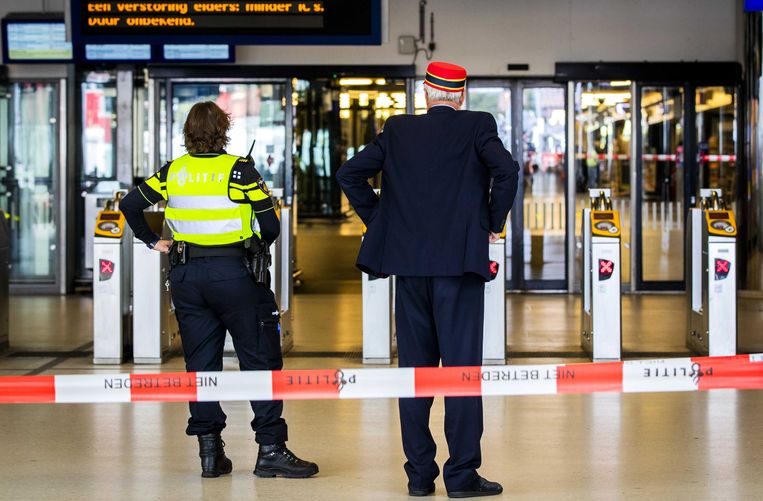 Het ontruimde Amsterdam Centraal Station na de aanslag. Beeld ANP