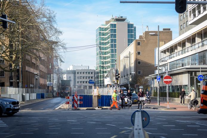 De kruising Vestdijk, Ten Hagestraat en Kanaalstraat in Eindhoven.