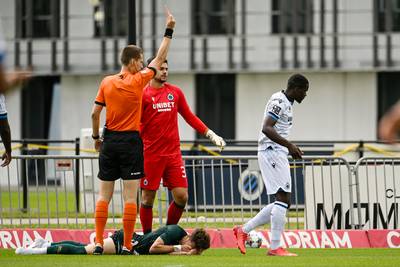 Suspendu trois matchs après son coup de tête, Stanley Nsoki manquera la Supercoupe