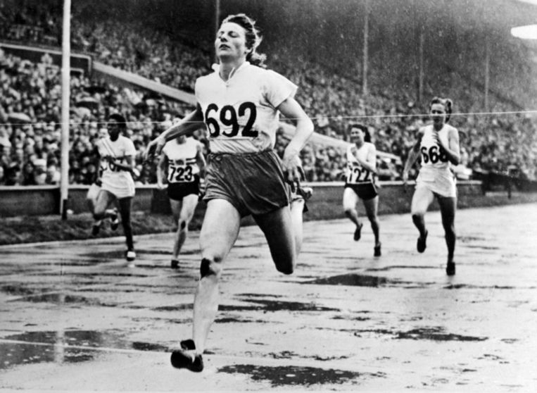 Fanny Blankers-Koen wint de 200 meter bij Olympische Spelen in Londen in 1948. Beeld ANP