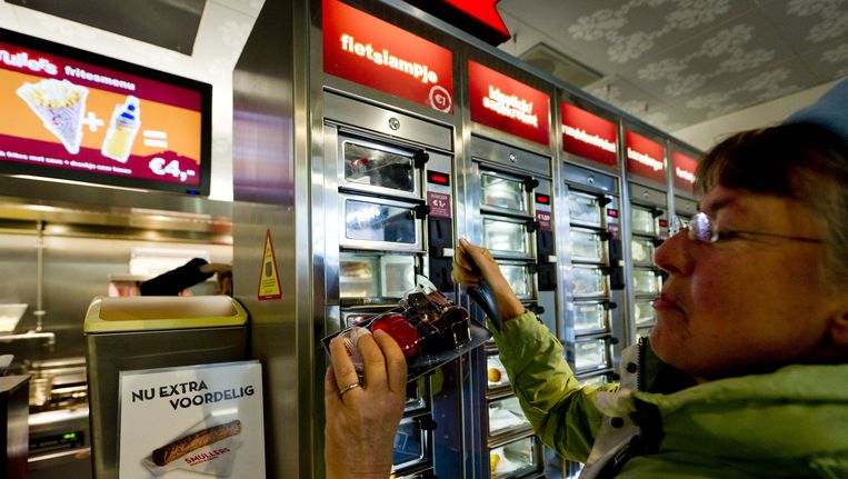 Mevrouw bij de Smullers op Leiden Centraal Beeld anp