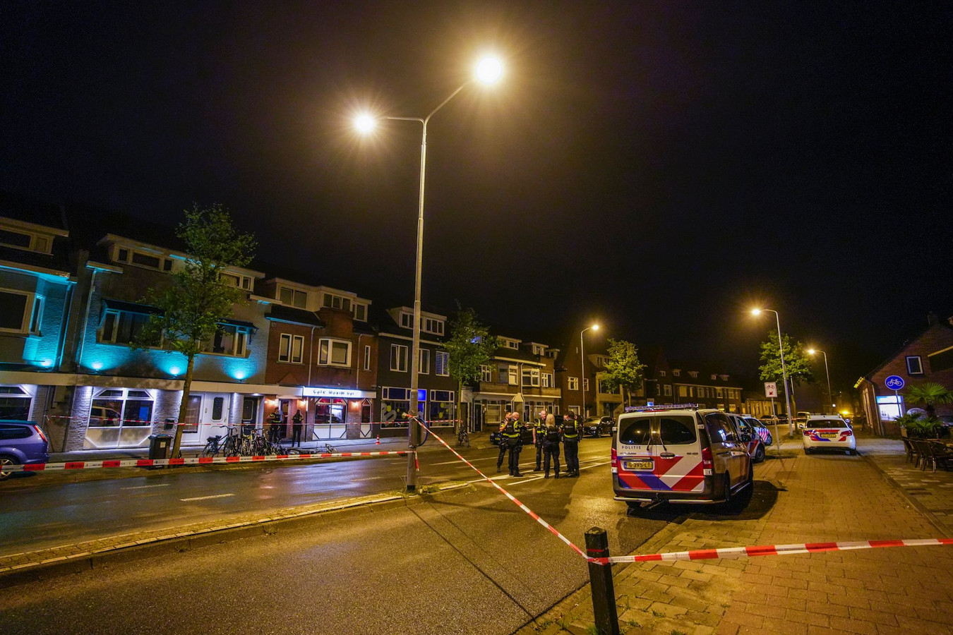 Schietpartij in de Tongelresestraat in Eindhoven. Meerdere eenheden van politie waren ter plaatse.