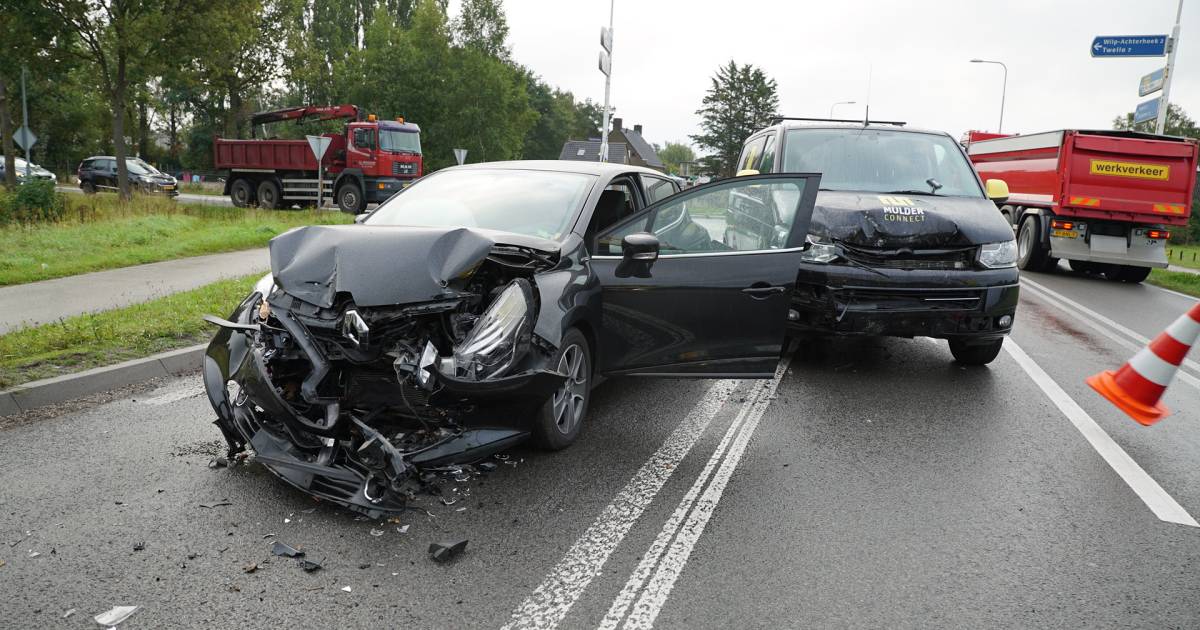 Ravage en verkeershinder na kettingbotsing bij Apeldoorn.