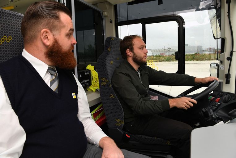 De Lijn werft chauffeurs aan op jobdag | Dilbeek | Regio | HLN
