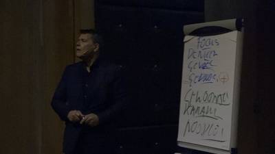 ‘Nog 75 jaar levende’ Emile Ratelband opent Sensation Grey in Arnhem