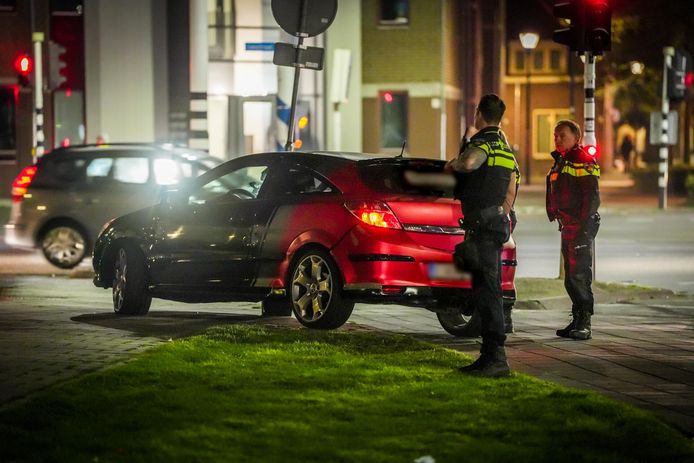Een man is na een achtervolging in Eindhoven door een politiehond gepakt en aangehouden op de Leenderweg.