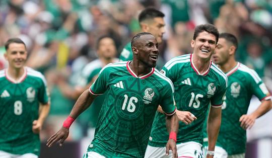Mexico opent het WK met 2-0-zege tegen Zuid-Afrika en Hugo Broos • Voormalig Genk-spits Oh trapt Zuid-Korea voorbij Tsjechië