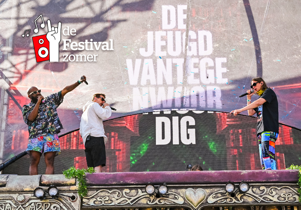 Confetti, slingers en zelfverklaarde ‘gekke boys’ De Jeugd van Tegenwoordig geeft Tomorrowland